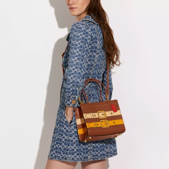 EUC Coach Cashin Carry Bag 22 With Trompe L'oeil Print C9814 - Picture 14 of 14